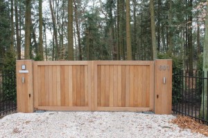 Onverwoestbare houten tuinpoorten