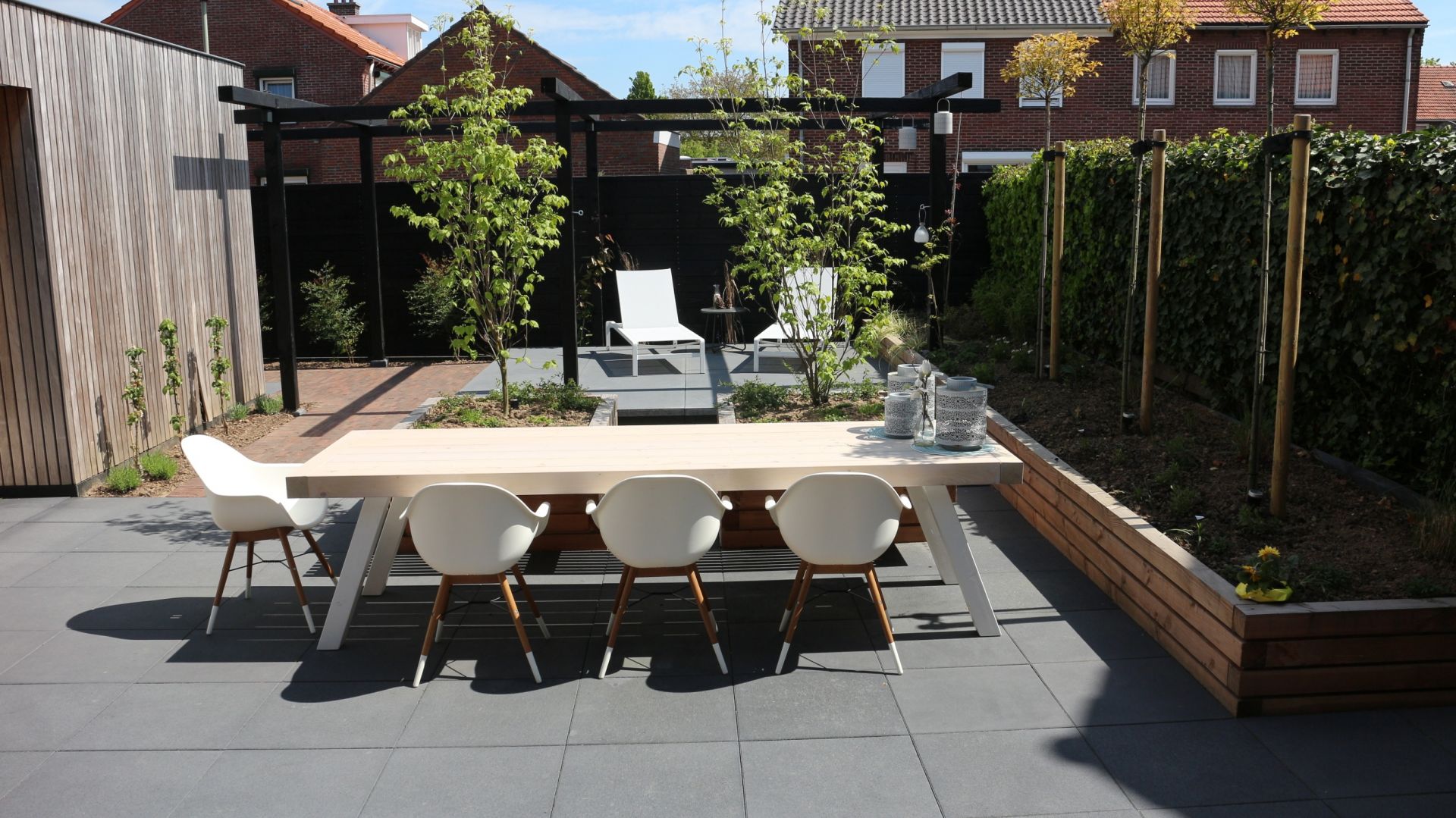 "Chillen,eten,spelen en genieten in deze kleine moderne TUIN" De