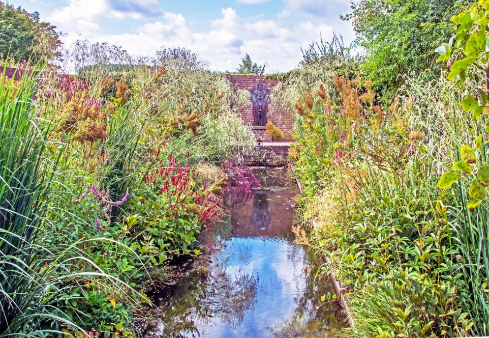 Ommuurde Water Tuin