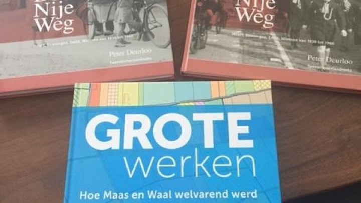 Officiële overhandiging eerste exemplaar GROTE WERKEN