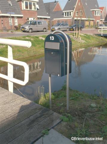 Bobi Grande Zwartblauw ral 5004 met RVS klep