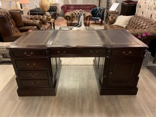 Tweedehandse Chesterfield Bureaus Handgemaakt Chesterfield