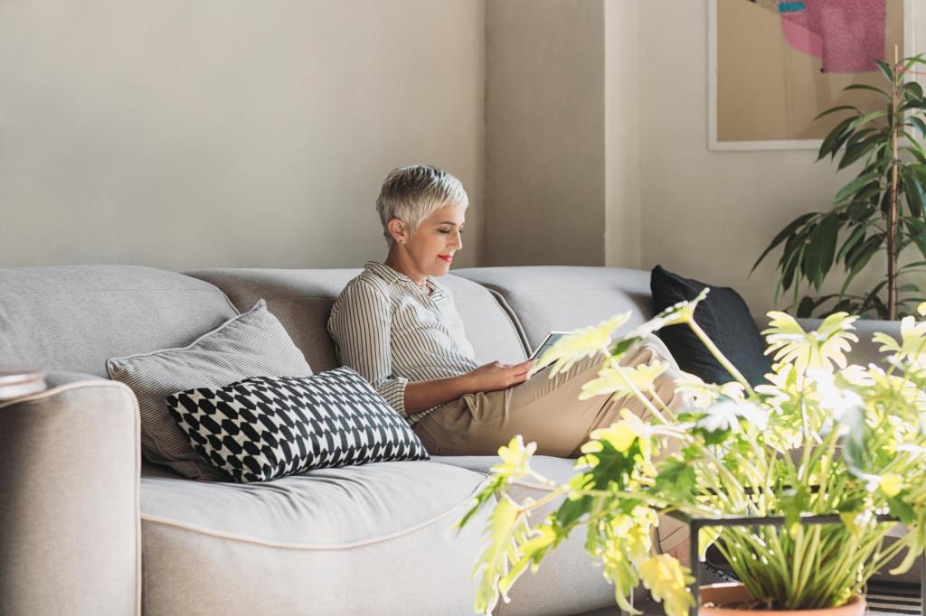 Vrouw vraagt online een verklaring van erfrecht aan