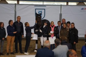 Cynthia Eggenkamp wint kampioenschap driejarigen in Frankrijk