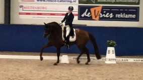 Cynthia Eggenkamp wint haar debuut met Zandberg in de lichte tour