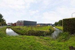 Veesteeg-West, Beneden-Leeuwen